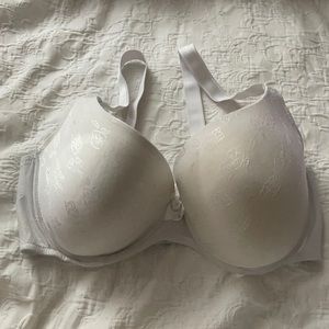Set of 2 White and Tan 44DDD Bra’s